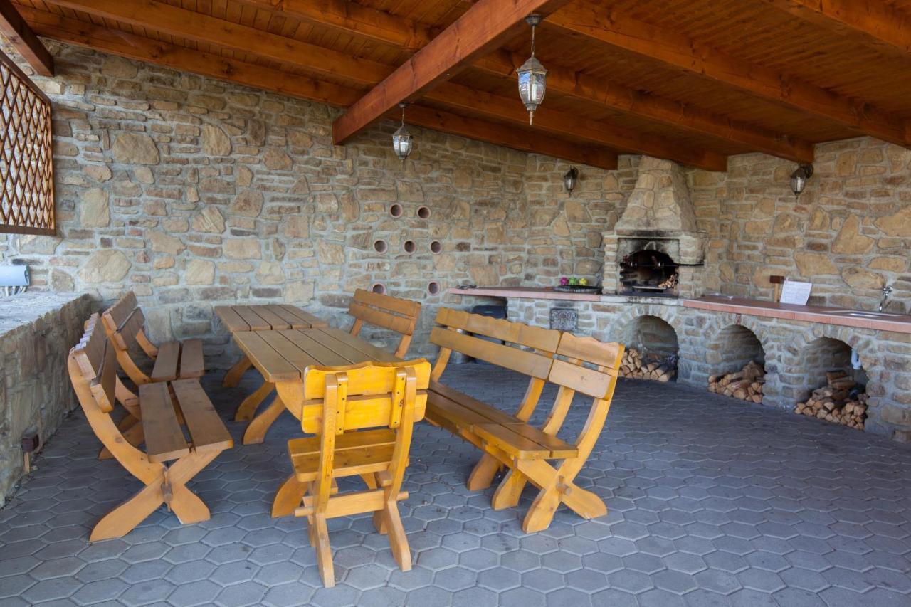 Hotel Privat Julia Vrbov Exterior foto