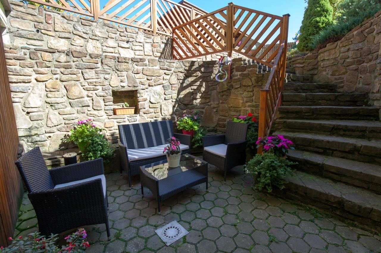 Hotel Privat Julia Vrbov Exterior foto