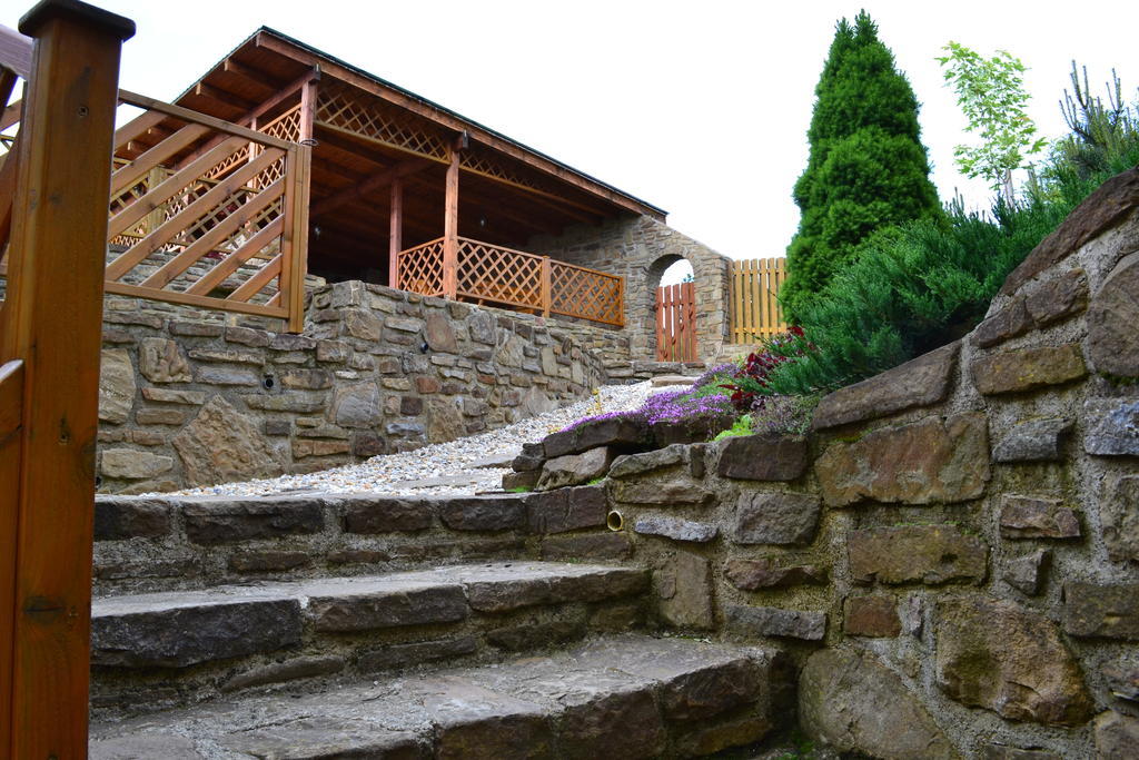 Hotel Privat Julia Vrbov Exterior foto