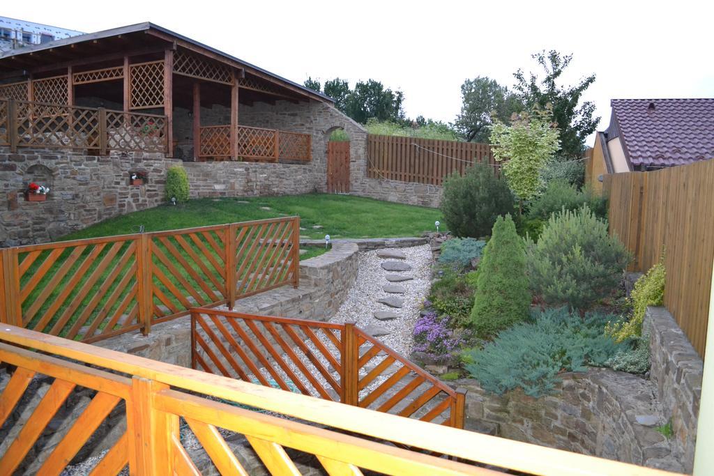 Hotel Privat Julia Vrbov Exterior foto