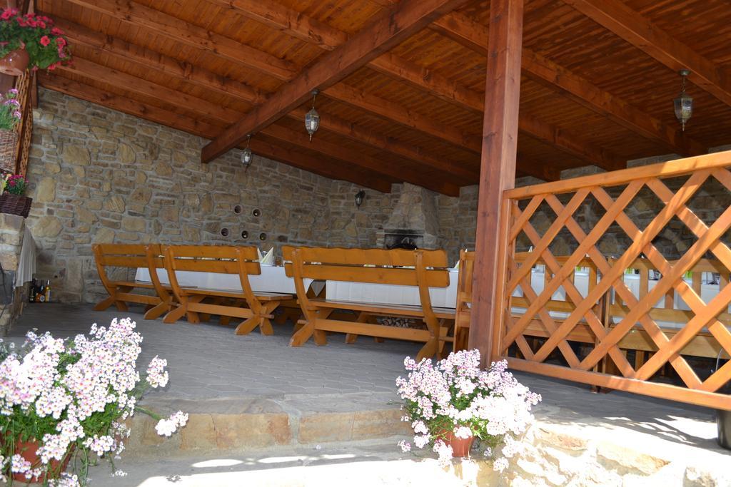 Hotel Privat Julia Vrbov Exterior foto