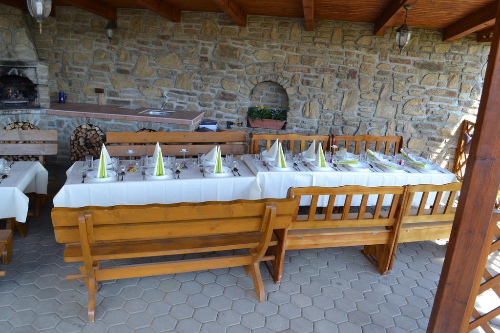 Hotel Privat Julia Vrbov Exterior foto